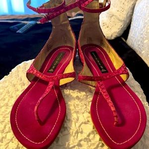 SM Steven  fuchsia snake skin thong sandals 8.5